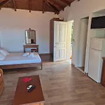 Eptanisa Aparthotel Mikros Gialos