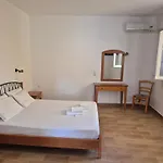Eptanisa 公寓式酒店