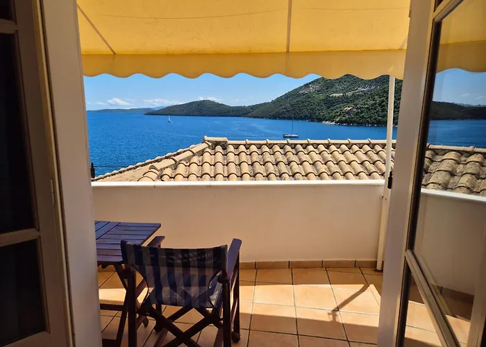 Eptanisa Mikros Gialos