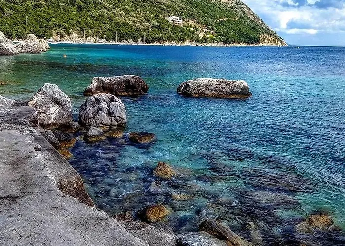 Eptanisa Mikros Gialos